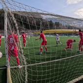 Im neuen SportNews-Spitzler gibt es die Highlights aus dem Südtiroler Amateurfußball-Wochenende. Im Fokus: Das Oberliga-Derby zwischen St. Georgen und Ahrntal, wo der Siegtreffer der Jergina niemals hätte zählen dürfen. Es war allerdings nicht der einzige Aufreger einer heißen Partie. Außerdem: Die besten Szenen der Landesliga-Partien zwischen Freienfeld – Gitschberg Jochtal und Bruneck – Salurn. © stol