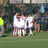 Der FC Obermais hat am Sonntag gegen Portogruaro einen spektakulären 4:0-Heimsieg in der Serie D gefeiert. Überragend waren dabei Jungspund Tizian Stecher und Goalgetter Manuel Brusco. Außerdem haben wir die Oberligapartien zwischen dem Bozner FC und Partschins (0:1) und Gröden gegen Benacense (1:4) gefilmt. © stol