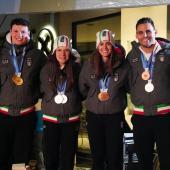 Am Montagabend stand das Villanderer Dorfzentrum Kopf, denn es wurden die erfolgreichen Olympioniken Simon Kainzwaldner, Emanuel Rieder, Dominik Fischnaller, Andrea Vötter, Marion Oberhofer und Verena Hofer kräftig gefeiert. SportNews hat vor Ort mit 2 der 6 Athleten und mit CONI-Präsident Alex Tabarelli über den Verlauf der Winterspiele der Kunstbahnrodler gesprochen. © stol