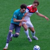 Alessandro Capobianco (St. Martin Moos, links) im Zweikampf mit Rittens Klaus Tauferer (rechts).