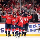 Alex Ovechkin (l.) und Co. wiesen die Sens in die Schranken. © APA / GREG FIUME