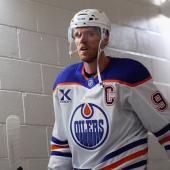 Connor McDavid hadert mit der Verletzung seines kongenialen Sturmpartners Leon Draisaitl. © APA / BRUCE BENNETT