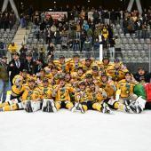 Die Pusterer Jungwölfe bejubeln den Meistertitel in der IHL 1. Division. © Iwan Foppa