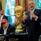 Donald Trump (links) und Gianni Infantino (rechts) bei einem Event im Weißen Haus. © APA / CHIP SOMODEVILLA