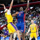 Jalen Duren (right) and Detroit held back the Los Angeles Lakers. © APA / NIC ANTAYA
