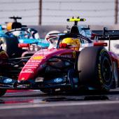 Lewis Hamilton wird in seinem Ferrari zwei Rennen weniger fahren als erwartet. © ANSA / ALEX PLAVEVSKI