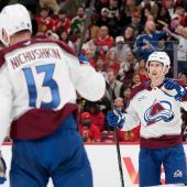 Martin Necas feiert seinen Treffer gegen die Blackhawks. © APA / PATRICK MCDERMOTT