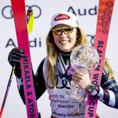 Mikaela Shiffrin adelte Emma Aicher. © ANSA / JEAN-CHRISTOPHE BOTT