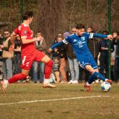 Nikolas Spalek (r.) peilt mit Obermais den Klassenerhalt an.