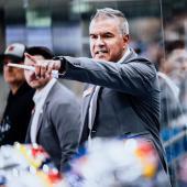 Salzburg-Trainer Manny Viveiros lobte den HC Pustertal nach deren Sweep im Viertelfinale. © EC Red Bull Salzburg / Marton Monus - EC Red Bull Salzburg