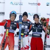 Sandro Manser, Victor Haghighat und Jake Kertesz-Knight sicherten sich die Medaillen im Super-G. © FIS