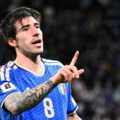 Sandro Tonali kämpft mit Italien um die WM-Teilnahme. © APA/afp / ALBERTO PIZZOLI