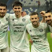 So jubeln Südtiroler, von links: Emanuele Pecorino, Raphael Kofler, Daniele Casiraghi und Silvio Merkaj. © FC Südtirol