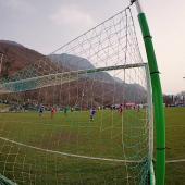 Der FC Obermais hat am Sonntag in der Serie D einen wichtigen 1:0-Heimsieg gegen Calvi Noale gefeiert. Dabei erzielte Edoardo Ghiotti einen sehenswerten Lupfer. In der Landesliga feierte Bruneck im Derby gegen Stegen einen 4:0-Kantersieg. Zudem haben wir den 3:1-Heimsieg von Salurn über die Weinstraße Süd im Video. © stol