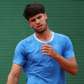 Carlos Alcaraz wird nicht beim Masters in Madrid aufschlagen. © APA/afp / VALERY HACHE