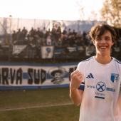 A victory in spirit: Samuel Villgrattner celebrates his first Serie D goal in front of the Curva Sud. © P. Schwienbacher