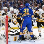 In einer wilden Schlussphase glitt den Boston Bruins das Spiel aus der Hand. © APA / JOE HRYCYCH