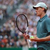 Jannik Sinner hat die Spitzenposition in der Weltrangliste wieder übernommen. © APA/afp / VALERY HACHE