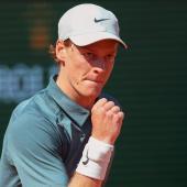 Jannik Sinner könnte beim Monte Carlo Masters Geschichte schreiben. © APA/afp / VALERY HACHE