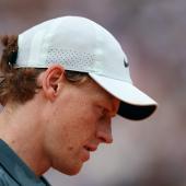 Jannik Sinner sprach ein Problem an. © APA/afp / VALERY HACHE