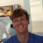 Jannik Sinner und sein Trainer Darren Cahill sorgten für eine amüsante Szene. © Screenshot