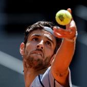 Lorenzo Musetti steckt in einer Formkrise. © APA/afp / OSCAR DEL POZO