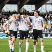 Lukas Mazagg (Bildmitte) war der gefeierte Held. © SSV Ulm