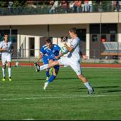 Patrick Burger (beim Schuss) sorgt in Bruneck für Furore.
