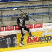 Patrick Tommasini feierte mit dem HC Meran den ersten Heimsieg im Halbfinale. © BK Photo