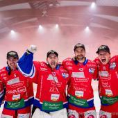 So jubeln die Grödner Meisterhelden, von links Julian Senoner, Ben Linder, Claes Endre, Sacha Guimond und Samuel Moroder. © matthaeus kostner