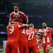 So jubelt der FC Bayern über den Sieg. © APA/afp / OSCAR DEL POZO