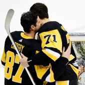 Spielen auch im hohen Eishockeyalter noch groß auf: Sidney Crosby (links) und Evgeni Malkin. © GETTY IMAGES NORTH AMERICA / EMILEE CHINN