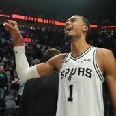 Victor Wembanyama trug zum Sieg der Spurs bei. © APA / SOOBUM IM