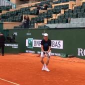 Am Dienstag trifft Jannik Sinner beim Mastersturnier in Monte Carlo auf Ugo Umbert. Vor dem ersten Match hat „Dolomiten“-Fotograf Felice Calabrò den Sextner beim Training beobachtet. © stol