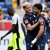 Während Hoffenheim feierte, ließ Dortmund die Köpfe hängen. © ANSA / RONALD WITTEK