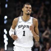 Wembanyama  spielte groß auf. © APA / RONALD CORTES