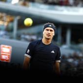 Alexander Zverev versteht den Trubel um die Bälle nicht. © ANSA / YOAN VALAT