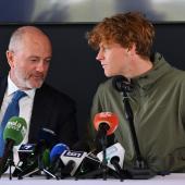 Angelo Binaghi (à gauche) avec sa superstar Jannik Sinner. © AFP / ANDREAS SOLARO