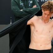 Jannik Sinner marschiert weiter ohne Satzverlust durch das ATP-Turnier in Rom. Am Dienstag ließ er im Achtelfinale Sensationsmann Andrea Pellegrino beim 6:2, 6:3 keine Chance. Danach hat er im Gespräch mit SportNews verraten, was ihn bei diesem Erfolg besonders gefreut hat. © stol