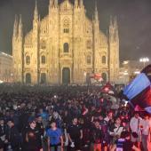Der Mailänder Domplatz wurde von den Interisti eingenommen. © ANSA / MATTEO CORNER