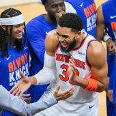 Die Knicks um Karl-Anthony Towns sind in das NBA-Finale eingezogen. © APA / JASON MILLER