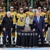 Die Vegas Golden Knights berührten den Pokal nicht. © APA / ETHAN MILLER