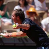 Frustriert: Daniil Medvedev ist raus. © APA/afp / THOMAS SAMSON