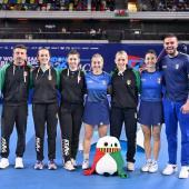 Giorgia Piccolin (Zweite von rechts) und Debora Vivarelli (Dritte von rechts) freuten sich über den Gruppensieg. © ittfworld/Social Media