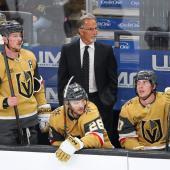 John Tortorella (Mitte) und die Golden Knights bekamen eine Strafe aufgebrummt. © APA / ETHAN MILLER