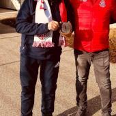 Nach der Verpflichtung von Trainer Fabrizio Castori im Dezember 2024 überreichte Günter Rella (r.) dem Coach ein Hufeisen als Glücksbringer. Ein bisschen Glück kann der FC Südtirol  heute in Bari gewiss gebrauchen.