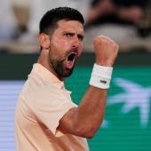 Novak Djokovic ballt die Siegerfaust. © APA/afp / THOMAS SAMSON