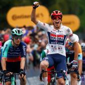 Paul Magnier gewann nach einem Massencrash die Auftaktetappe des Giro. © APA/afp / LUCA BETTINI