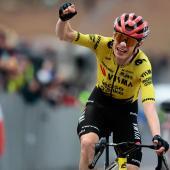 So jubelt Jonas Vingegaard. © APA/afp / LUCA BETTINI