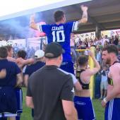 Der FC Obermais hat am Sonntag mit einem 3:2-Auuswärtssieg in der Verlängerung in Vigasio ein Fußballmärchen geschrieben und den Klassenerhalt in der Serie D gepackt. Hier gibt es die besten Szenen und Reaktionen. Zudem haben wir den Sieg von Virtus Bozen gegen Ahrntal (2:1) im Finale des Landespokals und den 1:0-Auswärtssieg von Tscherms Marling in der Landesliga in Leifers im Video. © stol